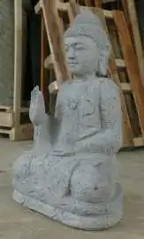 Artikelbild 2 des Artikels “Sitzender Buddha aus Flussstein in Abhaya-Position - Geste der Furchtlosigkeit, H.60 cm. Unikat “